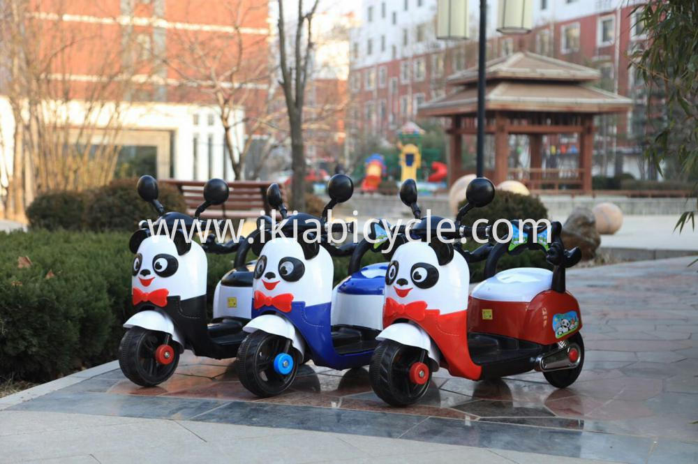 Tres color filii electrica tricycle