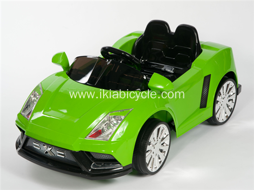 Natus remote imperium ride in currus ad filios